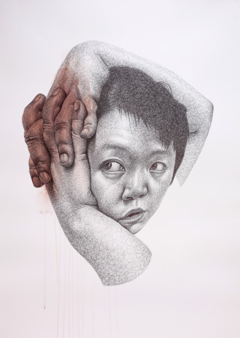 Seungyea Park, também conhecida como Spunky Zoe, cria ilustrações que parecem refletir tensões internas. Algo que fica claro para mim quando observo mãos que flutuam no ar e abrem olhos na testa de pessoas. Algumas vezes, os personagens que você vê no trabalho da artista são auto retratos, outras vezes, dedos passam por dentro da pele e acabam mudando tudo que eu conheço quando se trata desse material.