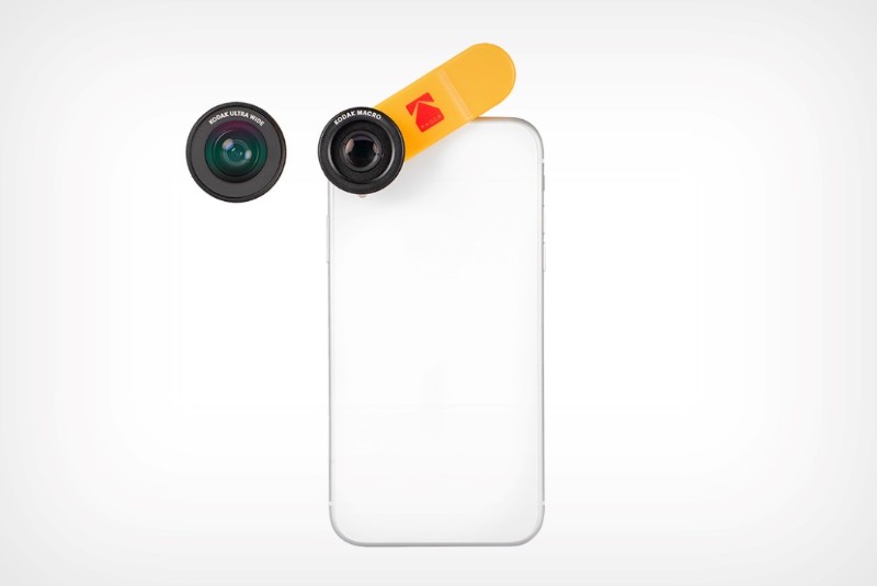 Se você é familiar com a história da fotografia, você sabe que a Kodak perdeu uma das maiores oportunidades de mercado quando deixou de lado uma mudança para o formato digital. Mas, parece que, com algum atraso, a empresa está tentando voltar ao mundo da fotografia com um kit de fotografia da Kodak, uma série de acessórios de qualidade para serem usados com seu celular.
