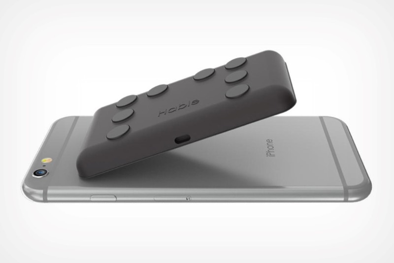 Hable One é um teclado especial que serve para ajudar deficientes visuais a escrever e enviar mensagens em braille, direto no smartphone. Esse produto foi o vencedor do Prêmio de Inovação de Philips e é algo que, tenho certeza, seria útil para milhares de pessoas ao redor do mundo. 