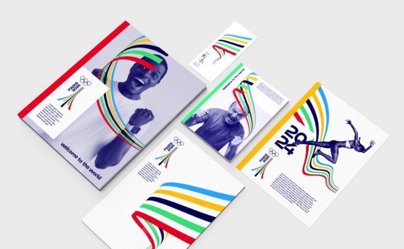 Já tem alguns meses que o pessoal da Graphéine estudou o que precisava ser feito para criar uma identidade visual para as Olimpíadas de Paris em 2024. Porém, esse projeto já chegou a eles repleto de problemas. Afinal, o prazo era de apenas três semanas e as condições e a falta de compensação financeira deixavam tudo meio complicado. Porém, não é todo dia que você pode trabalhar com o logo de uma Olimpíada então eles começaram a trabalhar.