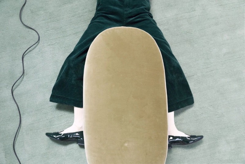 A estética que Giuseppe Palmisano explora é bem reconhecível como característica do fotógrafo. Nela, você pode observar referências de um minimalismo e de um certo surrealismo. O resultado são imagens que tem uma simplicidade visual mas passam uma mensagem forte. Tudo isso com um estilo harmonioso. E, para mim, ele parece saber o que quer quando fez as fotos que selecionei direto de seu portfólio. Mas, deixo para você a oportunidade de ver se eu estou certo quando se trata disso.
