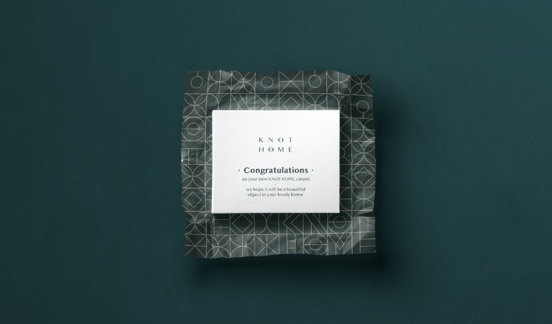 A Knot Home é uma loja online que oferece tapetes persas com um visual moderno, servindo como uma conexão entre os produtores e o resto do mundo através de seu serviço de entrega. Seus produtos são uma perfeita combinação da riqueza da antiguidade com a elegância moderna e foi isso que o noruegues da Tank tentaram combinar com o design que você pode ver logo abaixo. 