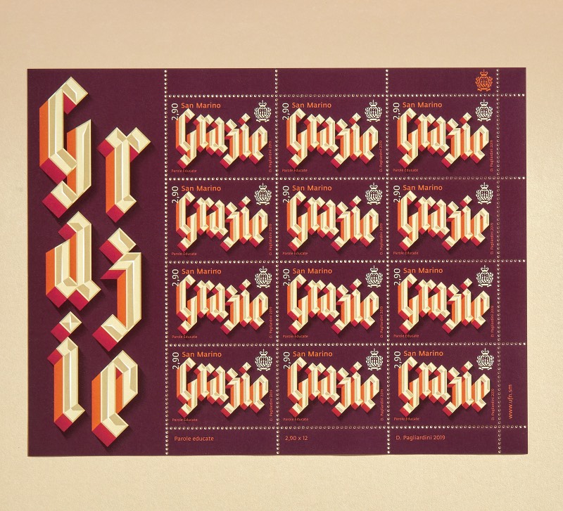 Gostei muito de ver como que Davide Pagliardini mistura lettering, ilustração e design gráfico em seu portfólio. Sempre de forma muito criativa e, algumas vezes, me surpreendendo com o uso de materiais diferentes. O primeiro trabalho dele que me capturou a atenção foram os selos que ele desenvolveu para San Marino, uma série que recebeu o nome de Parole Educate e vem com quatro palavras feitas através de um lettering bem interessante.