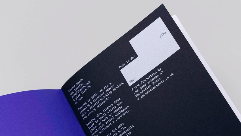 Adam Katyi é um designer e tipógrafo que estudou Type and Media na Royal Academy of Art em The Hague, na Holanda. Desde então, seu trabalho anda sendo voltado para a tipografia e o design gráfico. Foi assim que ele acabou fundando seu próprio estúdio, o Hungarumlaut, em Graz, na Áustria. 