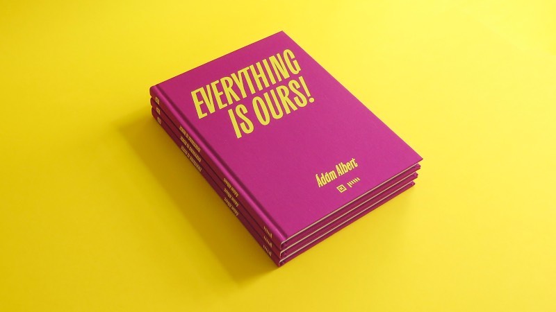 Adam Katyi é um designer e tipógrafo que estudou Type and Media na Royal Academy of Art em The Hague, na Holanda. Desde então, seu trabalho anda sendo voltado para a tipografia e o design gráfico. Foi assim que ele acabou fundando seu próprio estúdio, o Hungarumlaut, em Graz, na Áustria. 