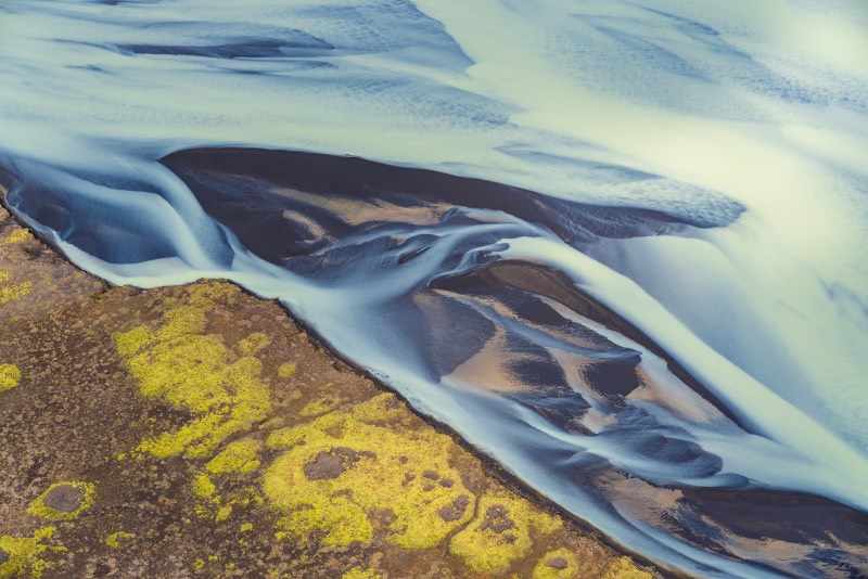 Durante as visitas que o fotógrafo austríaco Stefan Brenner fez a Islândia, ele passou a desenvolver um interesse visual as diferentes formas que a natureza tomava ao seu redor. Sempre documentando tudo ao seu redor, ele fotografou tudo aquilo que ele via. 