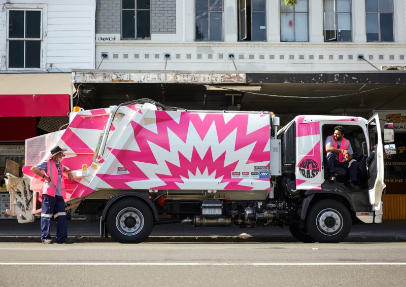 Supertrash é o nome de um pequeno serviço de coleta familiar de lixo na Nova Zelândia. Pequeno serviço com um grande propósito que é de ajudar a desviar resíduos para aterros e incentivar a reciclagem.