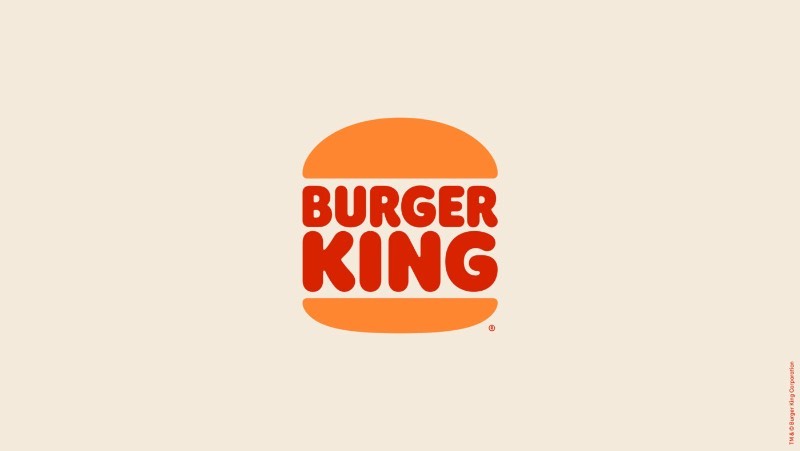 O rebranding que você pode ver aqui é a primeira mudança na marca do Burger King nos últimos 20 anos. E a ideia aqui, de acordo com o pessoal da Jones Knowles Ritchie, é voltar ao passado da empresa. Apresentando assim uma identidade visual que se assemelha bastante aquilo que foi usado pela rede de fast food entre 1969 e 1994. 