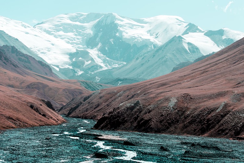 Para muitas pessoas, a Estrada do Pamir é considerada umas das jornadas mais épicas da Ásia Central e uma das trilhas mais épicas do mundo. Em 2019, o fotógrafo norueguês Øystein Sture Aspelund fez uma viagem de ida e volta na M41, como essa estrada é tecnicamente conhecida, e foi do Quirguistão até o Tajiquistão. As fotografias que você vai ver são desse longo passeio.