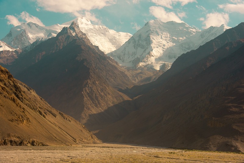 Para muitas pessoas, a Estrada do Pamir é considerada umas das jornadas mais épicas da Ásia Central e uma das trilhas mais épicas do mundo. Em 2019, o fotógrafo norueguês Øystein Sture Aspelund fez uma viagem de ida e volta na M41, como essa estrada é tecnicamente conhecida, e foi do Quirguistão até o Tajiquistão. As fotografias que você vai ver são desse longo passeio.