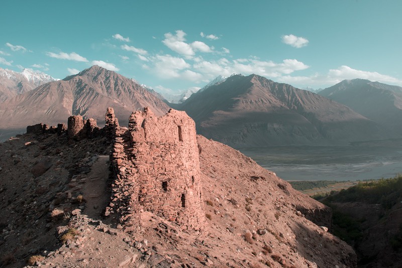 Para muitas pessoas, a Estrada do Pamir é considerada umas das jornadas mais épicas da Ásia Central e uma das trilhas mais épicas do mundo. Em 2019, o fotógrafo norueguês Øystein Sture Aspelund fez uma viagem de ida e volta na M41, como essa estrada é tecnicamente conhecida, e foi do Quirguistão até o Tajiquistão. As fotografias que você vai ver são desse longo passeio.