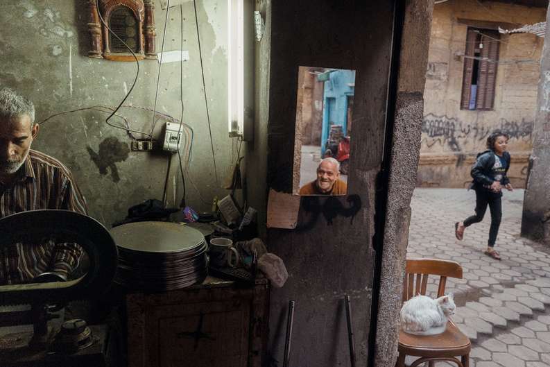 Neste projeto, o objetivo de Jonathan Jasberg é o de levar o espectador a uma viagem além das típicas fotos de cartão postal das pirâmides e da esfinge e ao coração do Cairo. Através da sua fotografia, ele espera capturar a complexidade e a riqueza desta cidade diversificada e a vida de seu povo. 