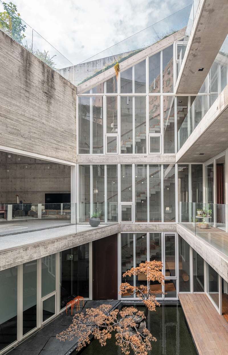 No coração de Taiwan, uma nova e impressionante joia arquitetônica foi revelada para o público: a Star House do Atelier Gracia. Essa impressionante estrutura é uma prova do poder do design contemporâneo de combinar função e forma e fazer isso enquanto tira o fôlego de quem vê o trabalho final.