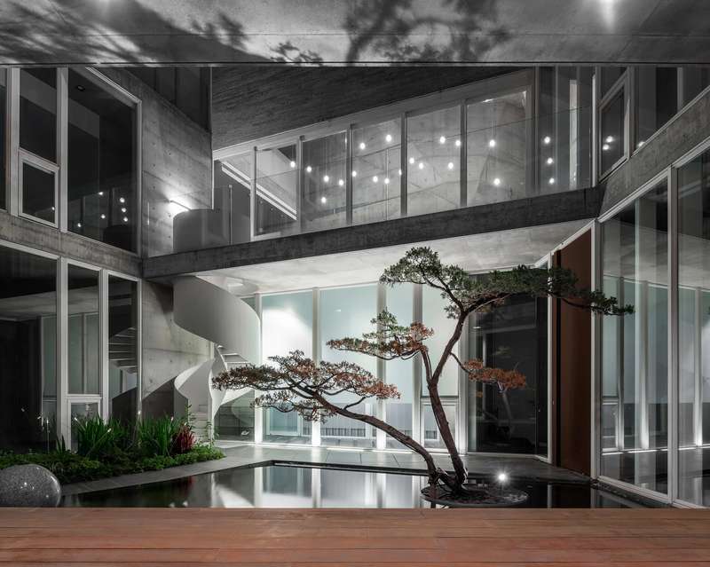 No coração de Taiwan, uma nova e impressionante joia arquitetônica foi revelada para o público: a Star House do Atelier Gracia. Essa impressionante estrutura é uma prova do poder do design contemporâneo de combinar função e forma e fazer isso enquanto tira o fôlego de quem vê o trabalho final.