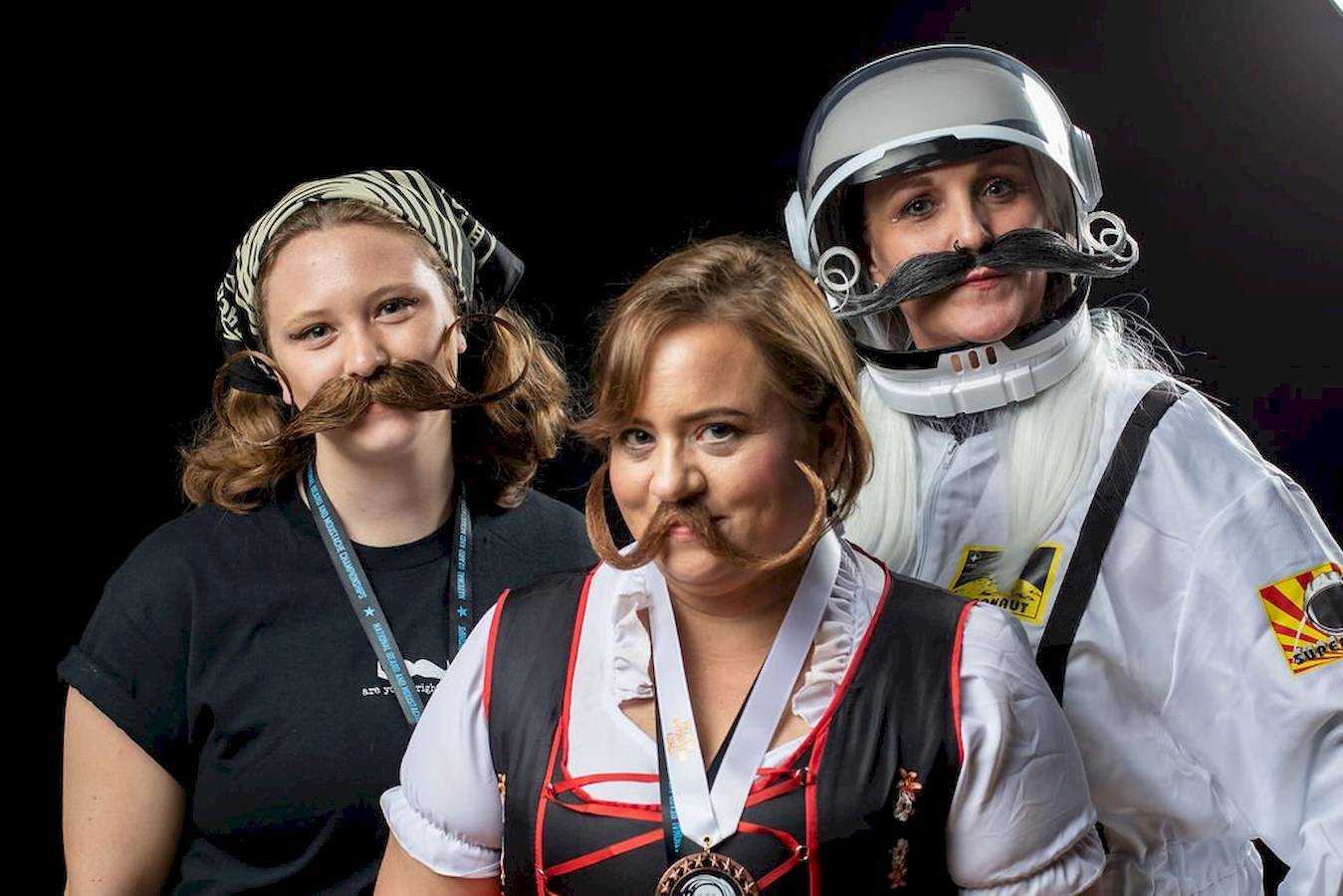 O Honest Amish National Beard and Moustache Championships é uma reunião dos entusiastas de pelos faciais mais robustos e elegantes dos dias de hoje e aconteceu recentemente na ensolarada Daytona Beach, na Flórida. O evento apresentou uma variedade de barbas e bigodes impressionantes, com competidores de todos os Estados Unidos competindo por cobiçados títulos.