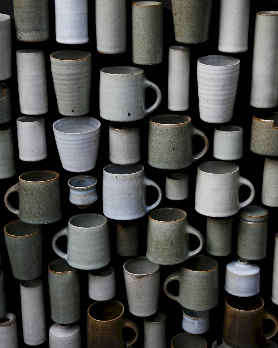 Seja bem vindo ao mundo de cerâmica de Florian Gadsby, direto do norte de Londres. É de lá que Florian Gadsby tem moldado a arte da cerâmica com paixão pela última década.