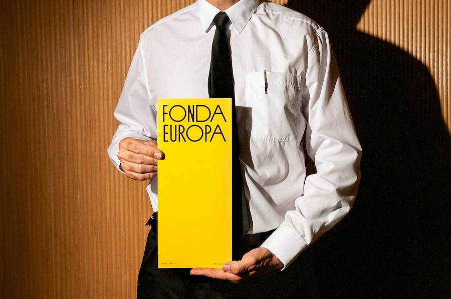 Algumas vezes, as melhores ideias estão bem na sua frente. Para a equipe de design do Requena Office, a inspiração para o novo visual do Fonda Europa estava escondida à vista de todos: o belo edifício Art Déco do próprio restaurante. 