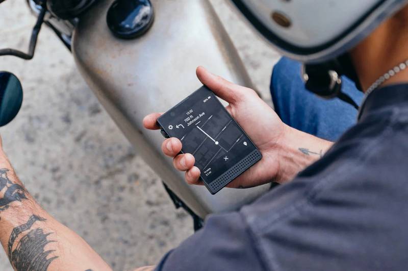 O vício em smartphones é um problema global e a maioria das soluções de desintoxicação digital oferece apenas um alívio temporário. É aí que entra o Light Phone 3: o telefone minimalista que ajuda você a recuperar a sua vida e a se concentrar no que realmente importa.