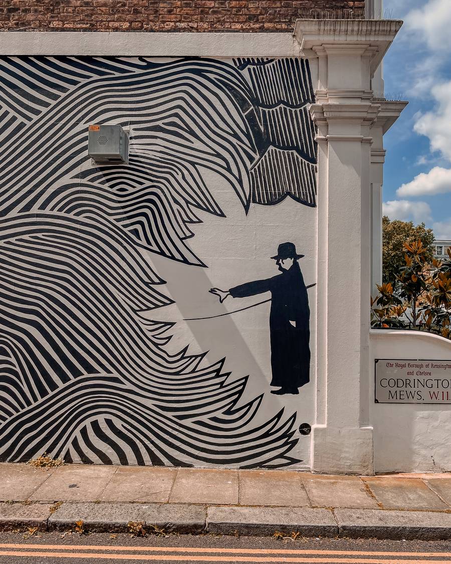 Escondido perto da estação Ladbroke Grove em Londres, você vai encontrar um mural de "The Eraser". Nele, você vai ver uma expansão da arte de capa do álbum solo de Thom Yorke de 2006, "The Eraser". Se você é fã da música de Thom Yorke ou do Radiohead, já sabe para onde ir para conferir esta joia escondida no oeste de Londres.