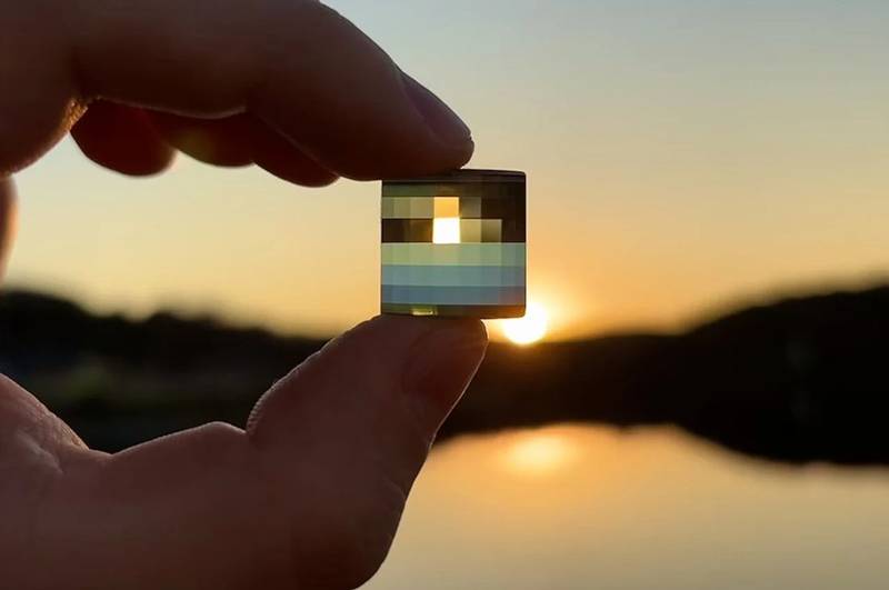 Você lembra daqueles gráficos pixelados dos primeiros videogames e computadores? Se você lembra, sabe que existe algo inegavelmente charmoso nesse visual retrô. Com a inovação do Pixel Mirror, é possível experimentá-lo de uma forma completamente diferente.