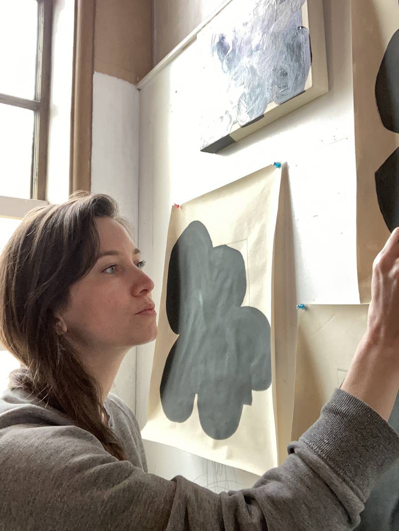 Você já se perguntou como é quando as emoções assumem uma forma física? Se sim, você precisa descobrir o trabalho da artista abstrata Cat Spilman. Baseada em York, no Reino Unido, Cat Spilman cria pinturas vibrantes e expressivas, convidando os espectadores para sua própria jornada de autoexploração.