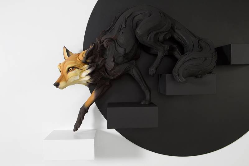 Beth Cavener é uma escultora que se aprofunda nas profundezas da psicologia humana. Ela não faz isso através de retratos, ela faz através das formas poderosas e expressivas dos animais.