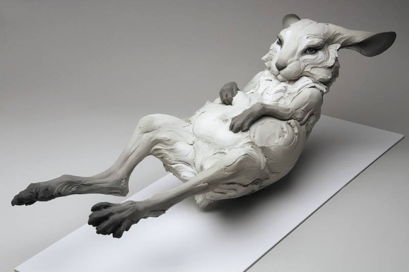 Beth Cavener é uma escultora que se aprofunda nas profundezas da psicologia humana. Ela não faz isso através de retratos, ela faz através das formas poderosas e expressivas dos animais.