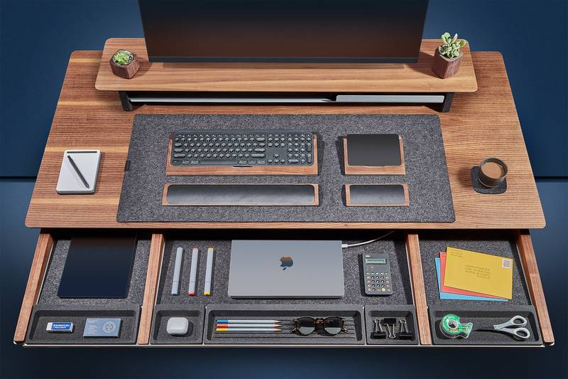 Vamos encarar os fatos: a maioria das standing desk são bem básicas: apenas uma superfície plana com pernas que sobem e descem. Mas a Standing Desk da Grovemade? Ela é única. Esta mesa foi projetada para ser bonita e prática e com recursos inteligentes que a tornam perfeita para o ambiente de trabalho moderno.