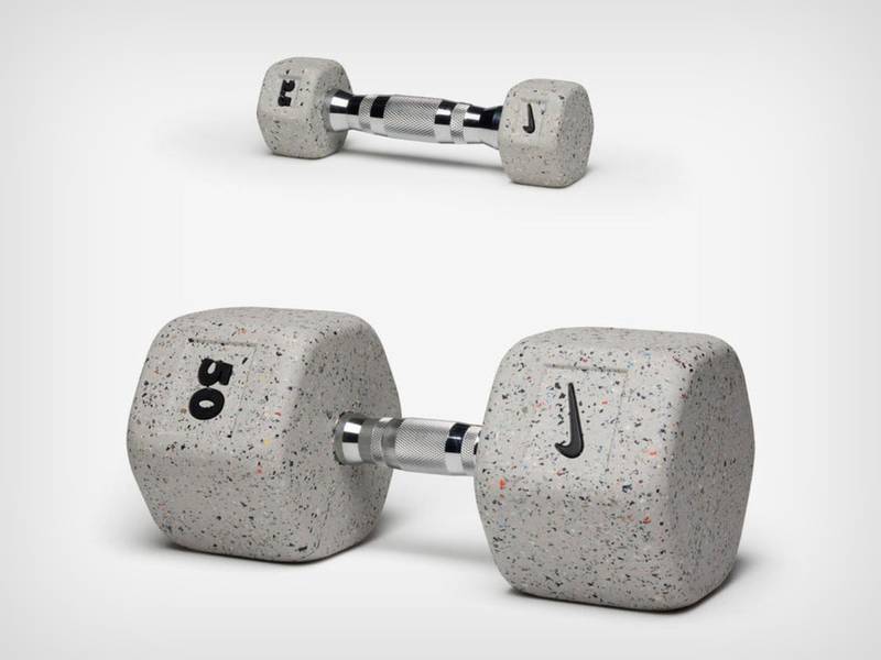 A Nike sempre quis ultrapassar limites, e o seu produto mais recente não é exceção. Então estou aqui apresentando os halteres conhecidos como Nike Grind. E eles vão se tornar um divisor de águas para seus músculos e para o planeta.