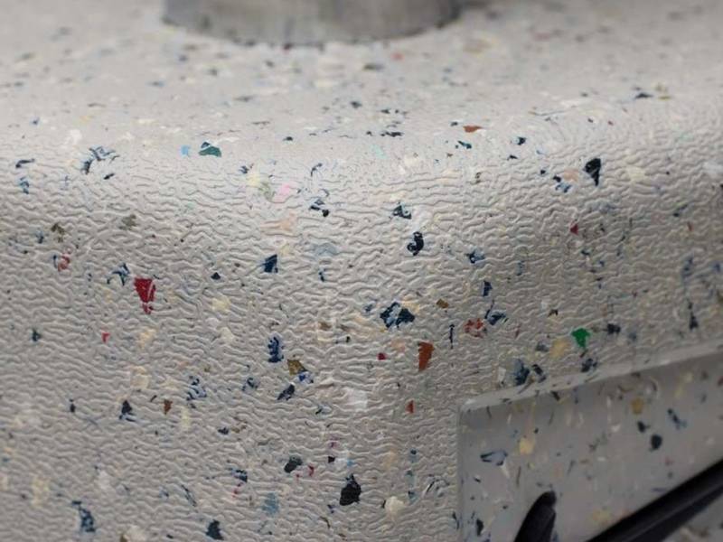A Nike sempre quis ultrapassar limites, e o seu produto mais recente não é exceção. Então estou aqui apresentando os halteres conhecidos como Nike Grind. E eles vão se tornar um divisor de águas para seus músculos e para o planeta.