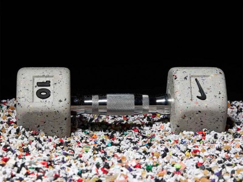 A Nike sempre quis ultrapassar limites, e o seu produto mais recente não é exceção. Então estou aqui apresentando os halteres conhecidos como Nike Grind. E eles vão se tornar um divisor de águas para seus músculos e para o planeta.