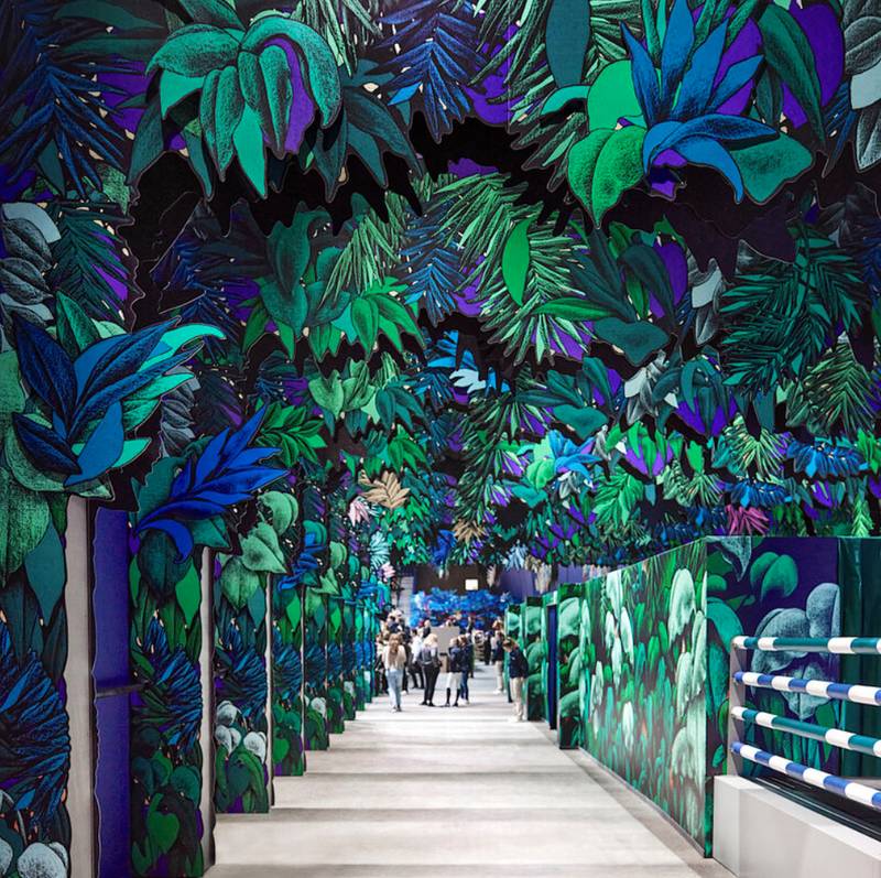 Julien Colombier é um artista francês que está causando impacto no mundo da arte e do design. O seu trabalho é conhecido por ser mais do que colorido e imaginativo, com um estilo moderno e repleto de referências da natureza.