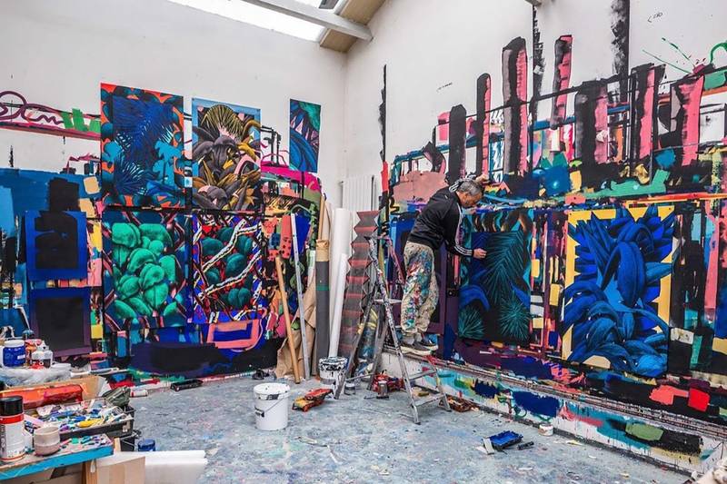 Julien Colombier é um artista francês que está causando impacto no mundo da arte e do design. O seu trabalho é conhecido por ser mais do que colorido e imaginativo, com um estilo moderno e repleto de referências da natureza.