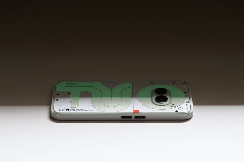 Se você não conhece o Nothing Phone, é hora de descobrir essa empresa inovadora. A Nothing, empresa de tecnologia conhecida por seus designs exclusivos, lançou uma versão específica do seu Phone (2a) chamada Nothing Phone (2a) Plus Community Edition, um nome que pode ser grande demais para o meu gosto, mas que explica bem o que esse produto é. Este telefone é mais do que especial porque foi projetado com a ajuda de fãs do Nothing Phone em todo o mundo e não vemos isso todos os dias!