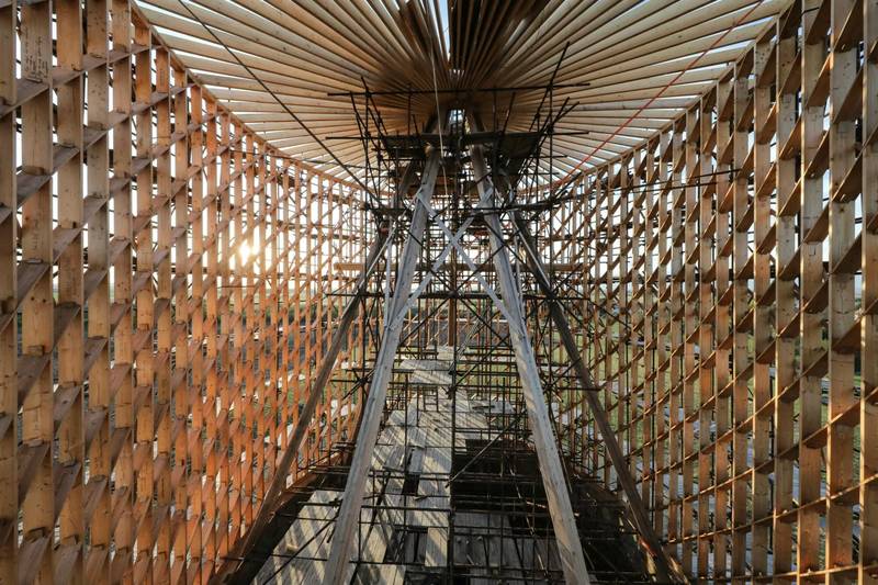O Studio RCNKSK concluiu um projeto único — a capela de Nossa Senhora das Dores em Nesvacilka, na República Tcheca. Esta capela deslumbrante é mais do que apenas um edifício; ela representa a fé, a comunidade e o poder duradouro da arquitetura.