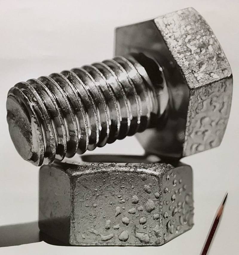 Kohei Omori é um artista japonês cujos desenhos a lápis chegam a ser tão hiper-realistas que me surpreenderam de verdade. Os seus trabalhos são incrivelmente detalhados, e muitas vezes focando em objetos mundanos como porcas e parafusos. Muitas vezes, acabam confundindo a linha entre arte e realidade. Mas a jornada de Kohei Omori para todo esse sucesso artístico está longe de ser comum.