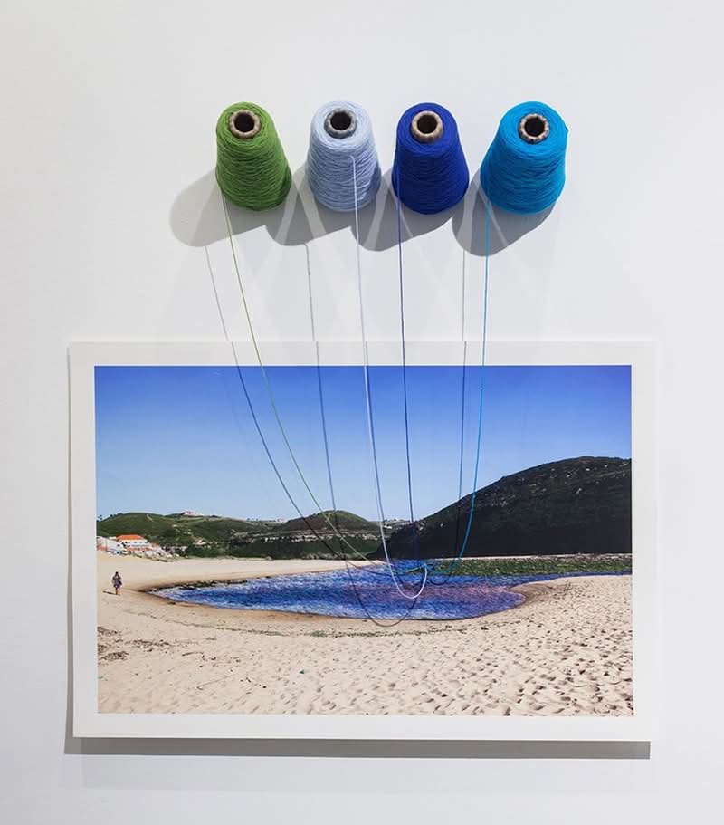 O bordado e a tecelagem, as quais são formas de arte antigas, estão chamando a atenção novamente nos últimos anos. Artistas de tecido de vários lugares do mundo estão criando novas formas de mostrar essa arte antiga. Entre os que comandam essa iniciativa está a artista têxtil peruana Ana Teresa Barboza e é sobre ela que vou falar por aqui.