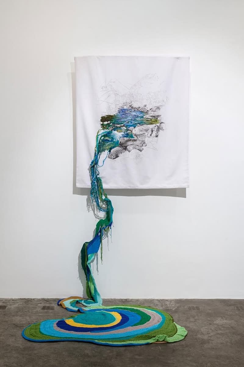 O bordado e a tecelagem, as quais são formas de arte antigas, estão chamando a atenção novamente nos últimos anos. Artistas de tecido de vários lugares do mundo estão criando novas formas de mostrar essa arte antiga. Entre os que comandam essa iniciativa está a artista têxtil peruana Ana Teresa Barboza e é sobre ela que vou falar por aqui.