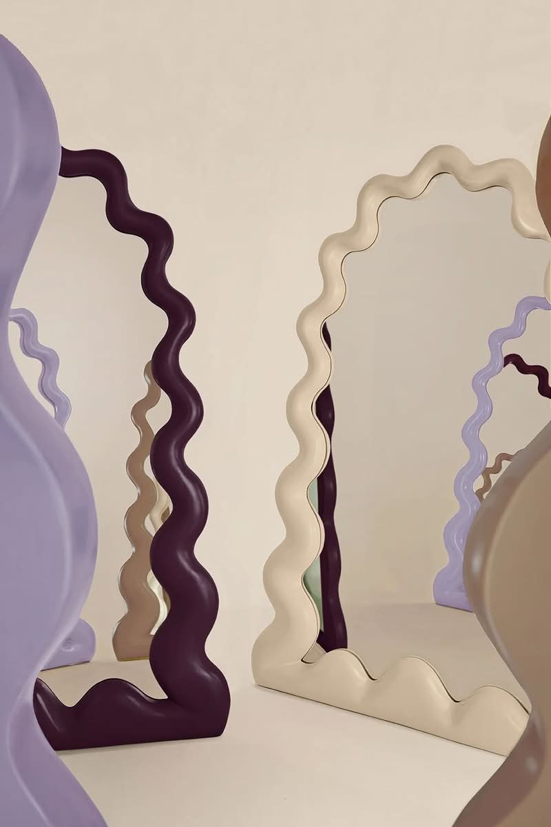 Em um mundo que muitas vezes parece cinza e sério demais, o estúdio de design Joyful Objects, Yes!, com sede na Cidade do México, é uma explosão de cor mais do que bem-vinda. Fundado em 2021 pela designer industrial Joy Valdez, natural de Mérida, em Yucatán, o estúdio tem como missão injetar uma certa diversão de volta aos nossos espaços de convivência.