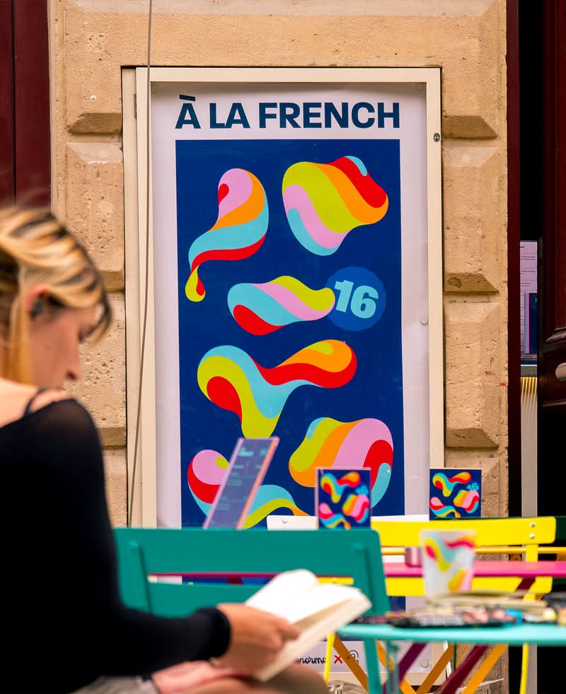 Baseada na vibrante capital francesa, Laura Normand, também conhecida como Launorma, desenvolveu uma linguagem visual única e inesquecível. E é por isso mesmo que eu estou escrevendo esse artigo aqui.