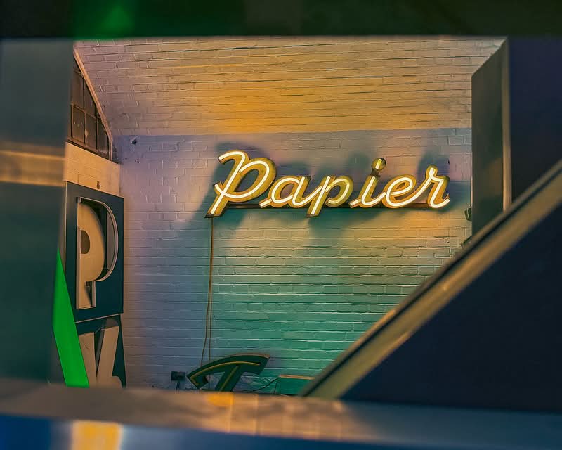 Berlim é mundialmente conhecida por sua arte, museus e uma história palpável por todas as ruas por onde você passa. No entanto, por duas décadas, uma instituição célebre capturou o passado da cidade de uma forma única: o Berlin Buchstabenmuseum—também conhecido como o Museu das Letras.