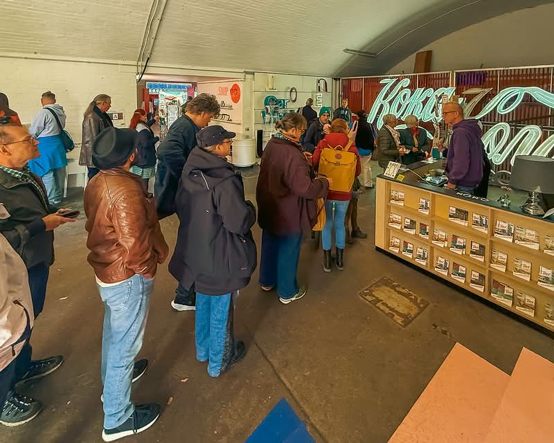 Berlim é mundialmente conhecida por sua arte, museus e uma história palpável por todas as ruas por onde você passa. No entanto, por duas décadas, uma instituição célebre capturou o passado da cidade de uma forma única: o Berlin Buchstabenmuseum—também conhecido como o Museu das Letras.