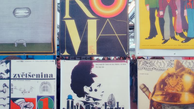 Identita. History of Czech graphic design é uma exposição perfeita para quem é fã do design em geral e ela apresenta uma rara oportunidade de observar um lado diferente de como o papel do design pode criar uma identidade visual para uma nação. Se você tiver a oportunidade de visitar essa exposição aqui em Berlim, já sabe o que achei de tudo. 