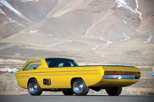 Esse Dodge Deora foi criado para o Detroit Autorama por Mike e Larry Alexander. Anos depois, ele acabou se tornando um dos primeiros carros da Hot Wheels. Esse é um carro do futuro visto pelos olhos de 1965.