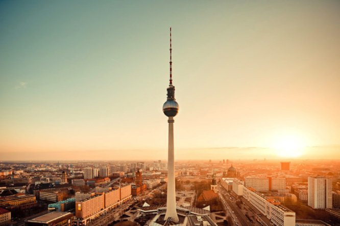Jens Fersterra fotografou Berlin de um jeito que conseguiu remover todo lado 