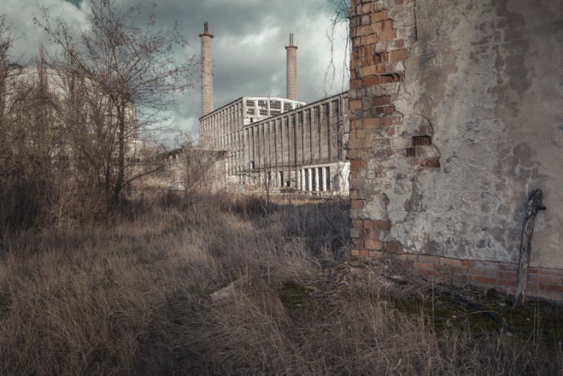 Markus Lehr fotografa as ruínas das sociedades modernas ocidentais. Ele retrata como esses cenários manufaturados chegam ao fim e o contraste que as cidades tem quando comparados com esses locais industriais que são deixados para o tempo.