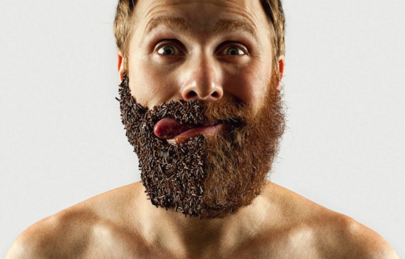 Selfies e barbas foi o que Adriano Alarcon resolveu explorar nesse projeto fotográfico. Foram 4 meses para deixar a barba crescer e pronto.