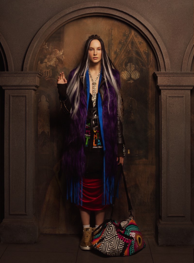 IQON é o nome do resultado de mais um fenomenal ensaio fotográfico coordenado por Andrey Yakovlev & Lili Aleeva. Aqui eles usam da iconografia da igreja ortodoxa russa como inspiração para um sessão de fotos de moda. E a gente adorou o resultado final.