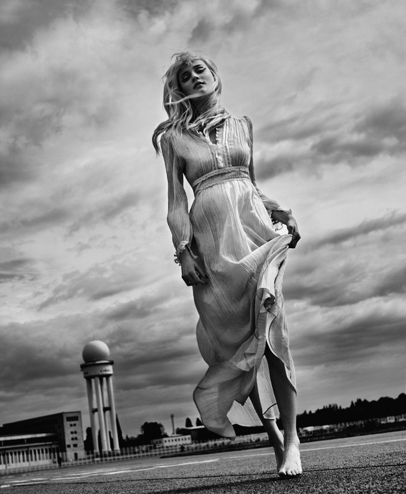 Elizaveta Porodina é a fotógrafa responsável pelas belíssimas imagens criadas para o disco Berlin da banda de stoner rock Kadavar. As fotografias que você pode ver nesse artigo foram feitas no antigo aeroporto de Berlin Tempelhof, que hoje em dia é um parque.
