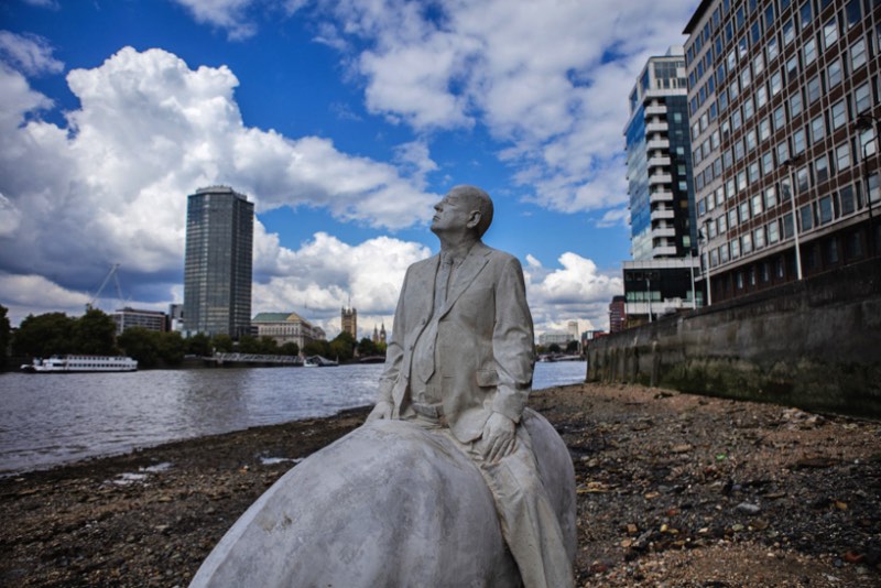 Durante o mês de setembro, as pessoas que andarem pelas margens do Tâmisa vão ver um cenário um tanto peculiar. E isso é culpa do trabalho do artista Jason Decaires Taylor que, a convite do Totally Thames Festival, criou uma escultura que resolvi chamar de os Cavaleiros do Apocalipse Climático.